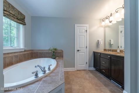 85 Chatsworth Way Clifton Park NY 12065