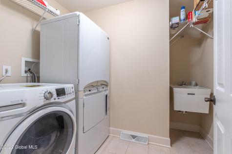 85 Chatsworth Way Clifton Park NY 12065